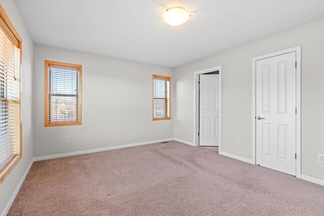 Building Photo - 731 Mercer St