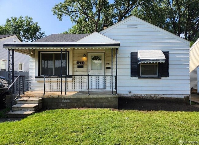 Primary Photo - 1761 E Milton Ave