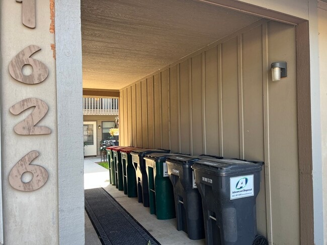 Building Photo - 2-bedroom & 1-bath Apartment + Garage in Hudson WI