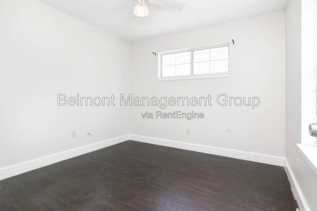 Building Photo - 933 Lake Elsie Dr