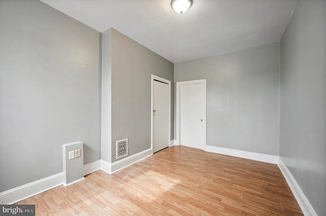 Building Photo - 2014 W Oxford St