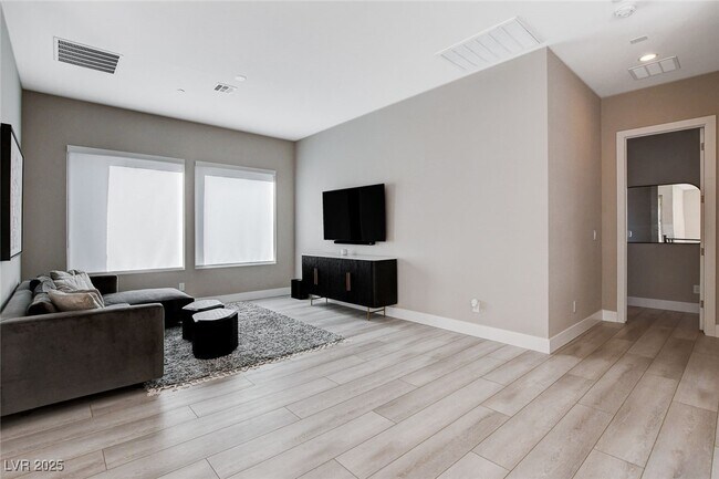 Building Photo - 5289 Feathertop Dr