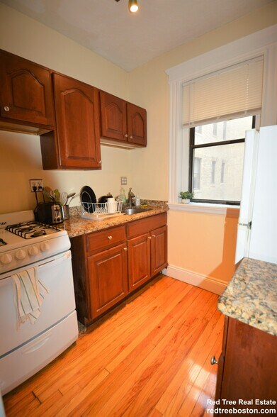 Building Photo - 15 Park Dr