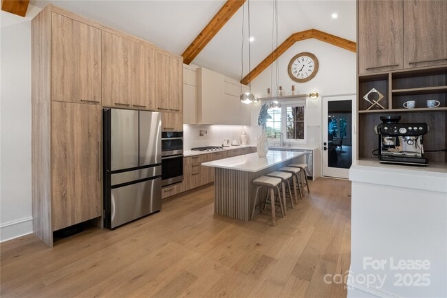 Building Photo - 705 S Torrence St