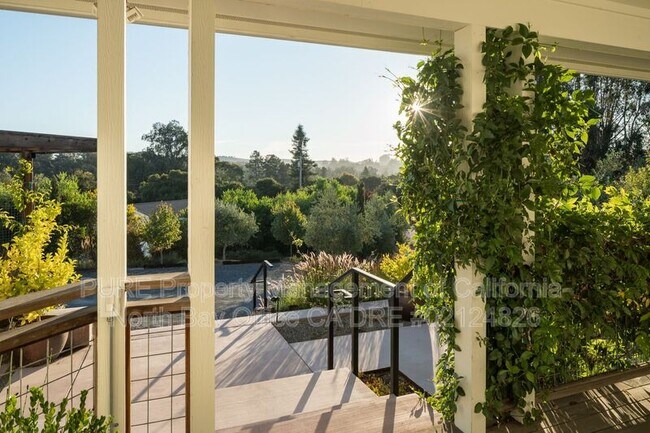 Building Photo - 202 Petersen Ln