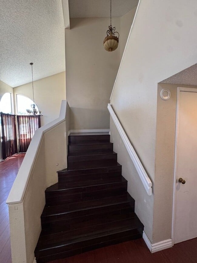 Building Photo - Home in the heart of Lake Elsinore