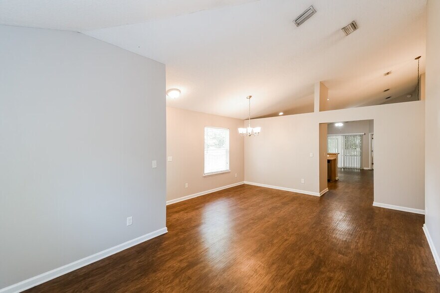 Building Photo - 10975 Campus Heights Ln