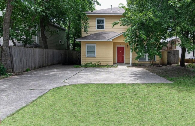 Building Photo - 1702 Singleton Ave