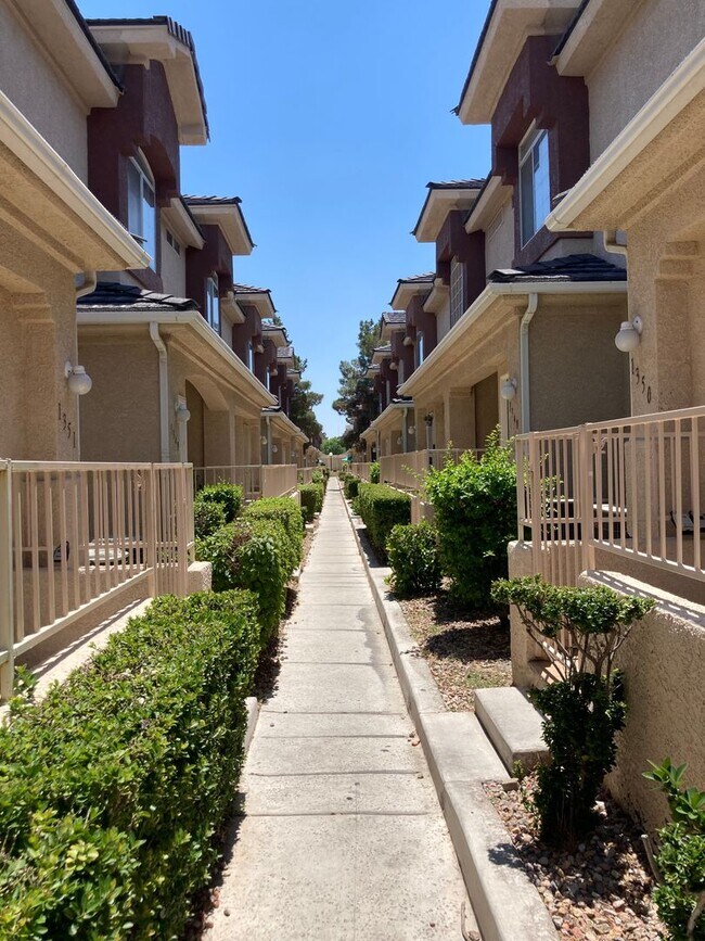 Primary Photo - Townhouse 3 bedroom 2.5 bath 2 car garage