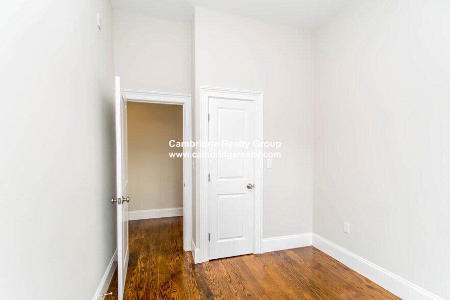 Building Photo - 131 Columbia St