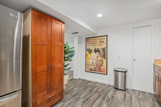 Building Photo - Golden Duplex > Unit is fully furnished feels like NEW!