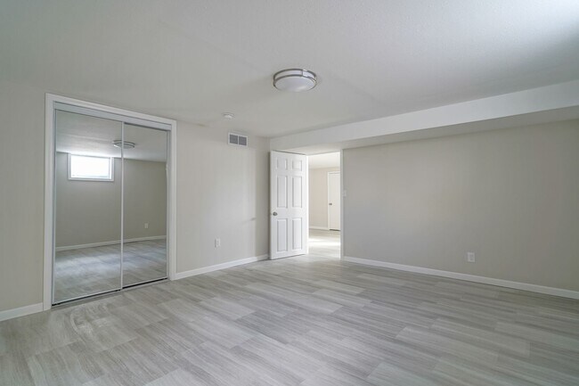 Building Photo - 1610 9th Ave N