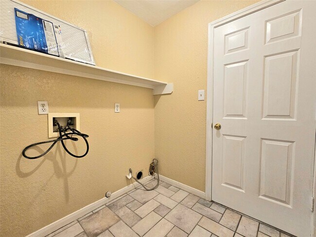 Building Photo - 21070 Southern Colony Ct