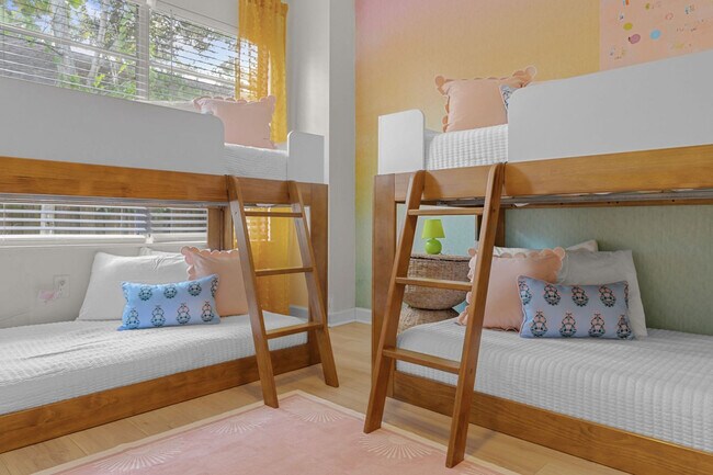 Building Photo - 522 31st St W