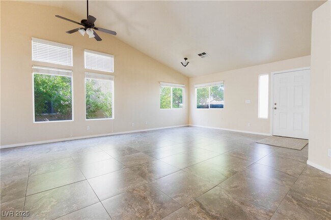 Building Photo - 4633 Califa Dr