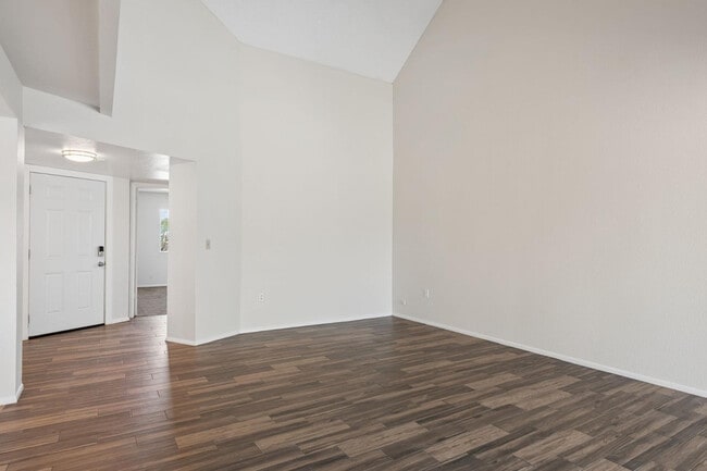 Building Photo - 2423 E Maryland Dr