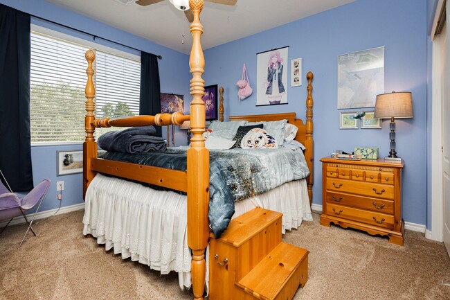 Building Photo - Stunning 4 bedroom 3.5 bath home with 3 ca...
