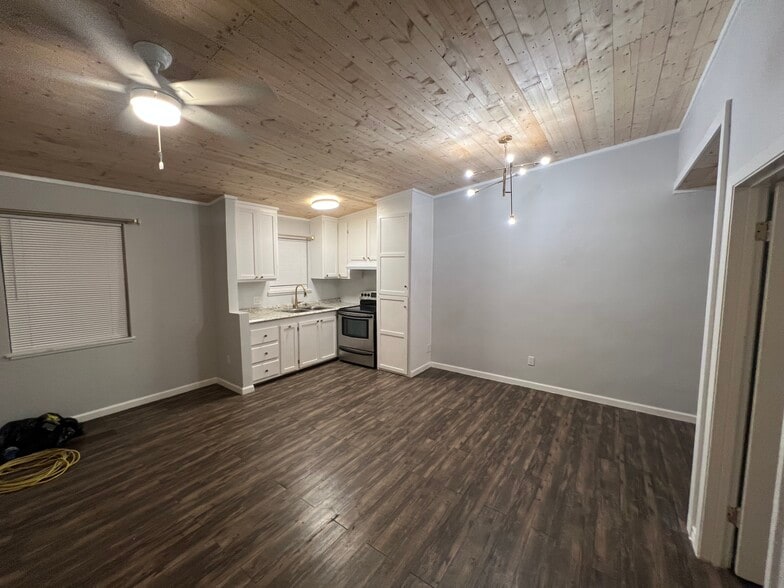 Building Photo - 605 N 12th St