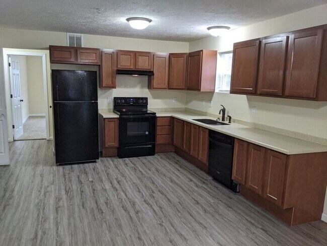 Building Photo - Cozy lower-level two-bedroom apartment!