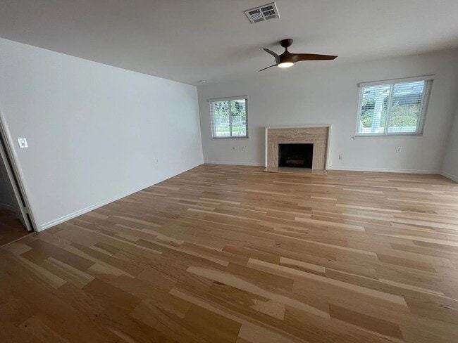 Building Photo - Beautiful 55+ home in the Seven Oaks Community!