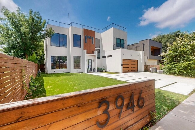 Building Photo - 3946 N Cresthaven Rd