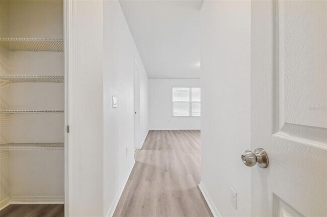 Building Photo - 4925 White Sanderling Ct
