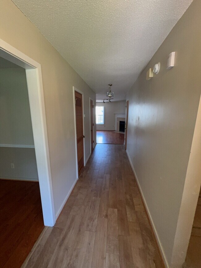Building Photo - 2915 Cathedral Ln