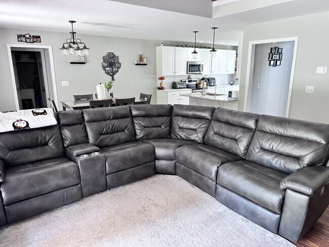 Building Photo - 304 Chisholm Trail