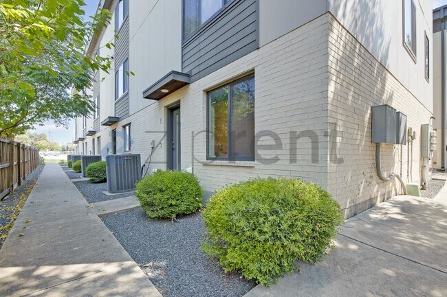 Building Photo - 5602 Lindell Ave