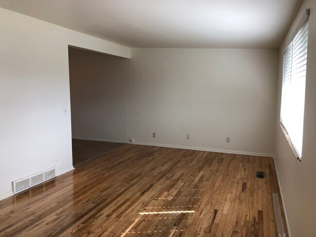 Building Photo - 2305 S 1700 E