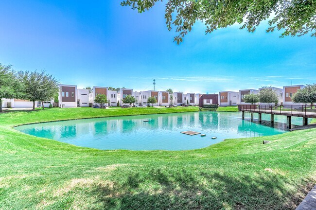 Building Photo - 5519 Paraiso Pl