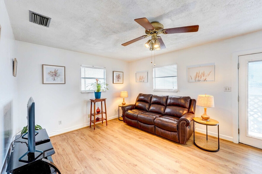 Building Photo - 3602 Waterloo Dr