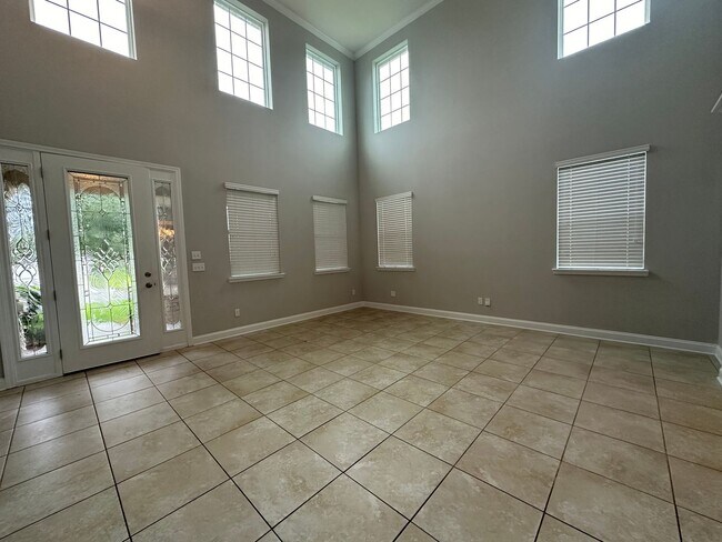 Building Photo - Large Home at Work Golf Village