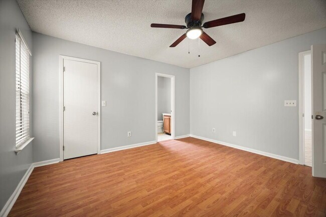 Building Photo - Charming 3-Bedroom, 2-bathroom Gem Awaits!