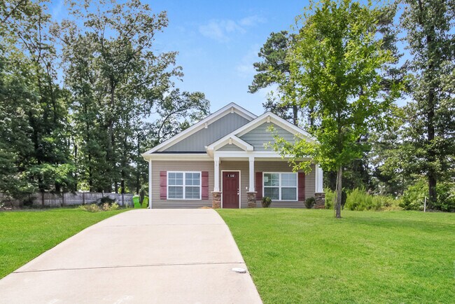 Building Photo - Coming Soon! Don't Miss out on this beauti...