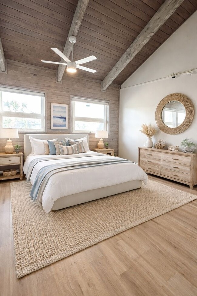 Building Photo - Tierra Verde WATERFRONT Annual Unfurn. 3BR 3BA 2 Car Tandem Garage Townhome & optional slip