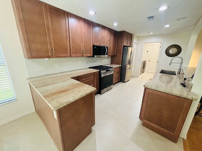 Building Photo - Furnished in gated 55+ golf community