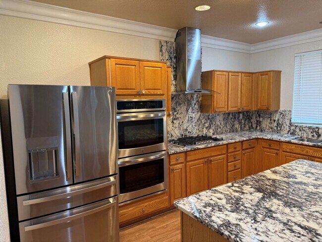 Building Photo - Modern 4 Bedroom w/ Loft Stonegate Area Vacaville *Star Rentals