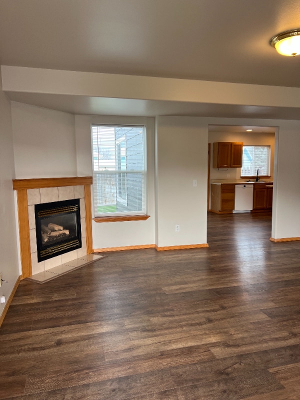 Building Photo - 1983 Greatview Dr