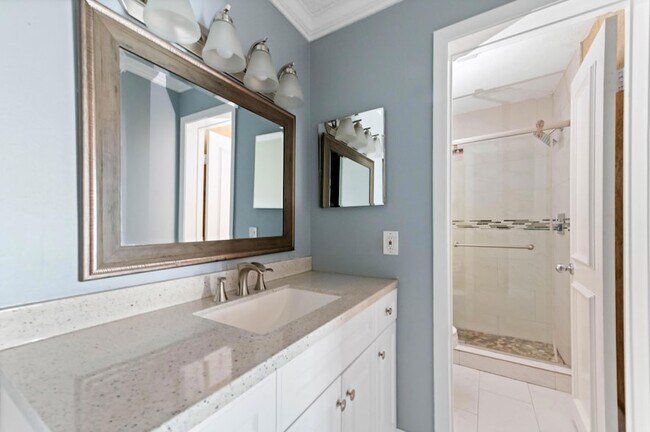 Building Photo - 3757 Cocoplum Cir