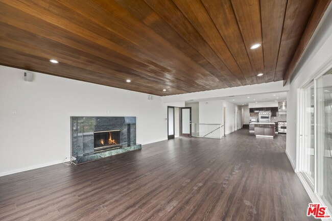 Building Photo - 350 Chautauqua Blvd