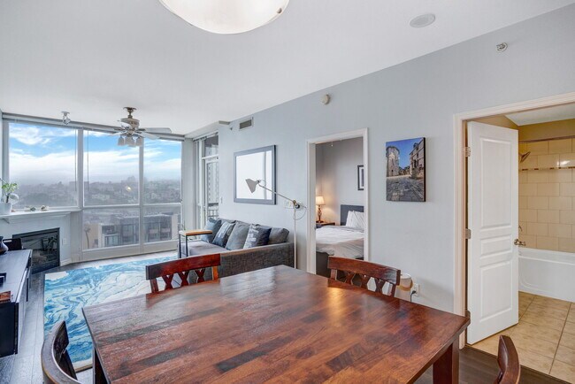 Building Photo - 300 W Beech St