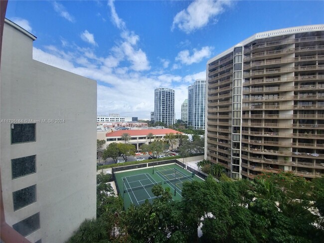 Building Photo - 2951 S Bayshore Dr