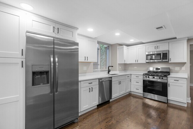 Primary Photo - 2618 N Mozart-GDN