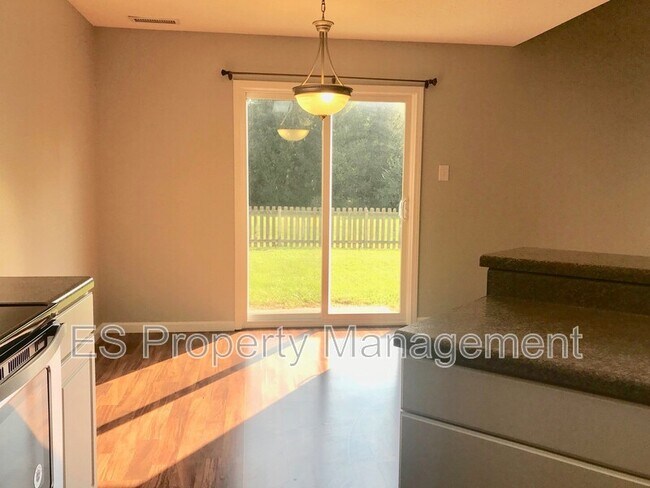 Building Photo - 4481 Redcliff N Ln