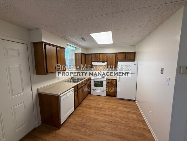 Building Photo - 1805 Meadowland Ln