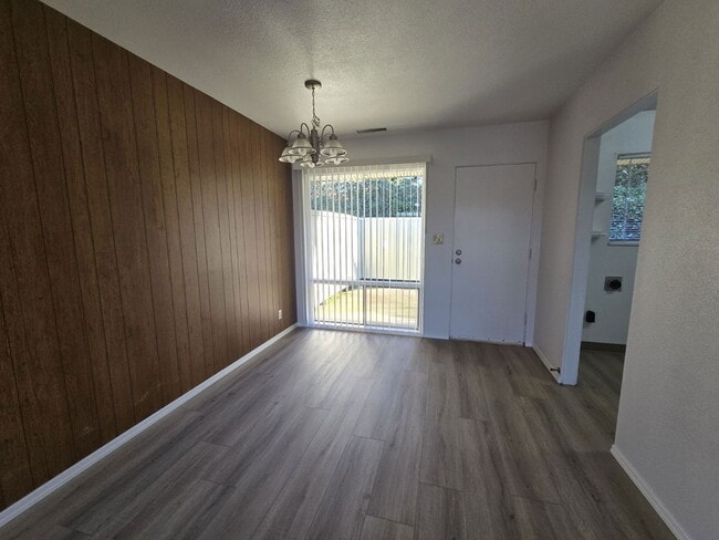 Building Photo - 873 NE Alameda Ave