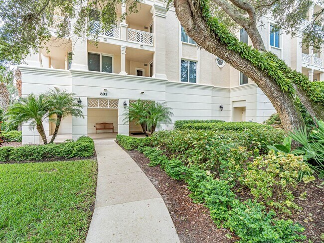 Building Photo - 801 N Swim Club Dr