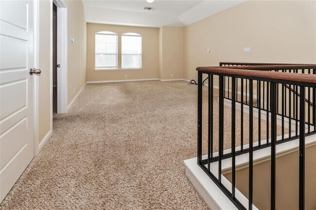 Building Photo - 13400 Briarwick Dr