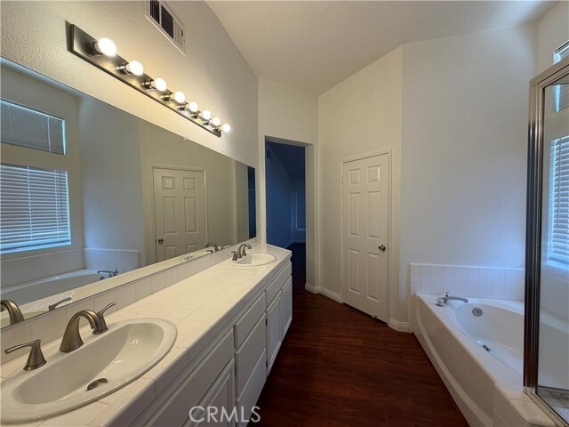Building Photo - 5569 Hunt Club Dr